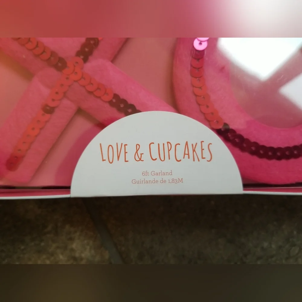 Love & Cupcakes Pink XO Garland